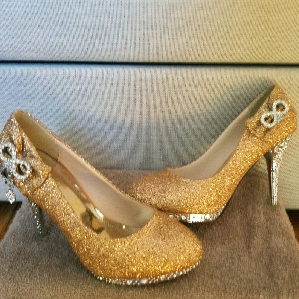 "SOLD" SOLD" SOLD"    Hello Ms/Mrs. Fabulous